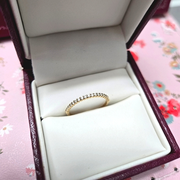 Helzberg Diamonds Gold Diamond Wedding Band - Picture 2 of 3